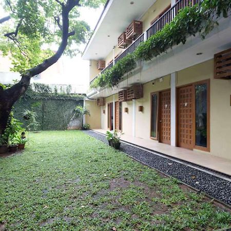 Reddoorz Plus Near Cilandak Town Square 2 Джакарта Экстерьер фото