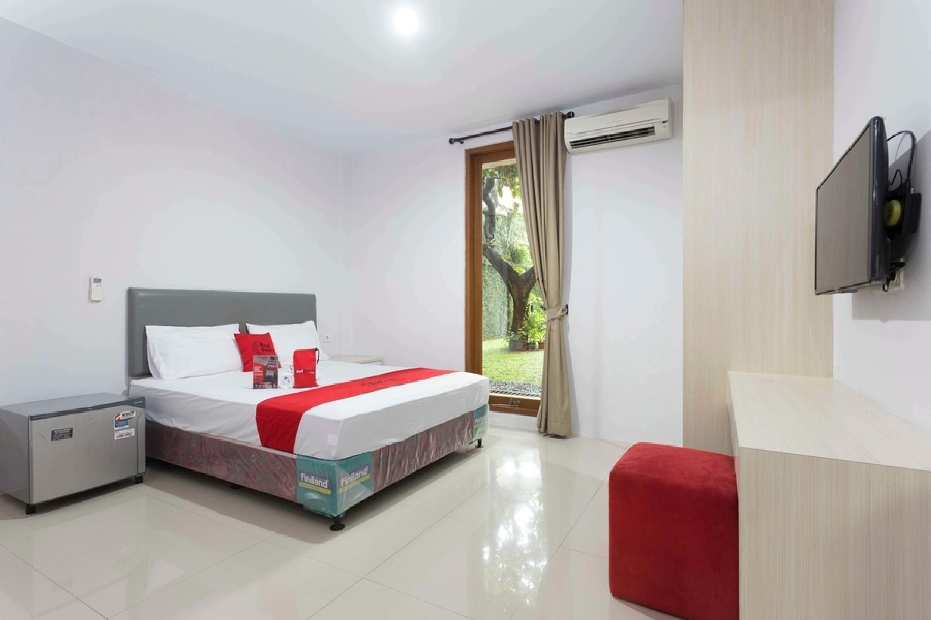 Reddoorz Plus Near Cilandak Town Square 2 Джакарта Экстерьер фото