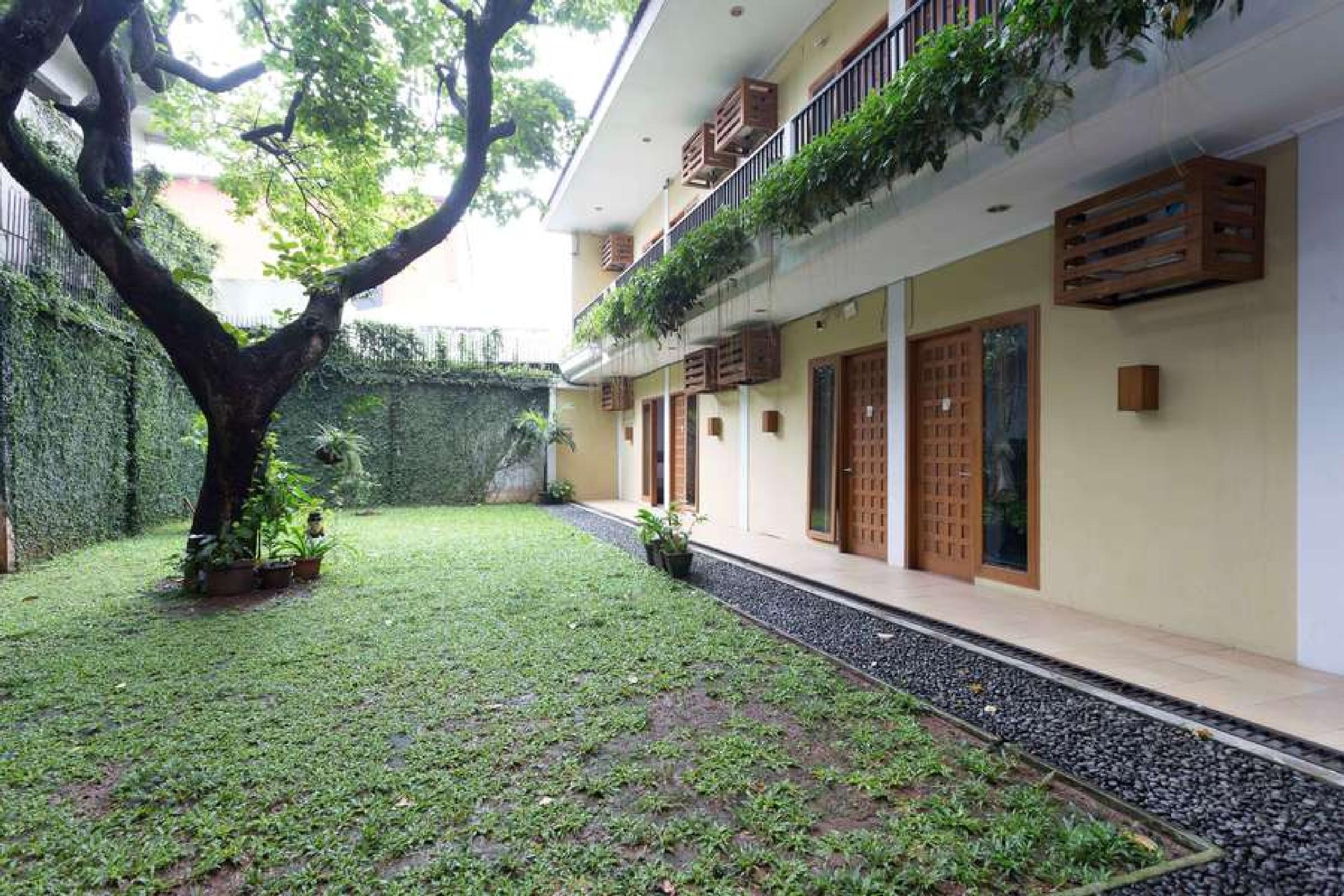 Reddoorz Plus Near Cilandak Town Square 2 Джакарта Экстерьер фото