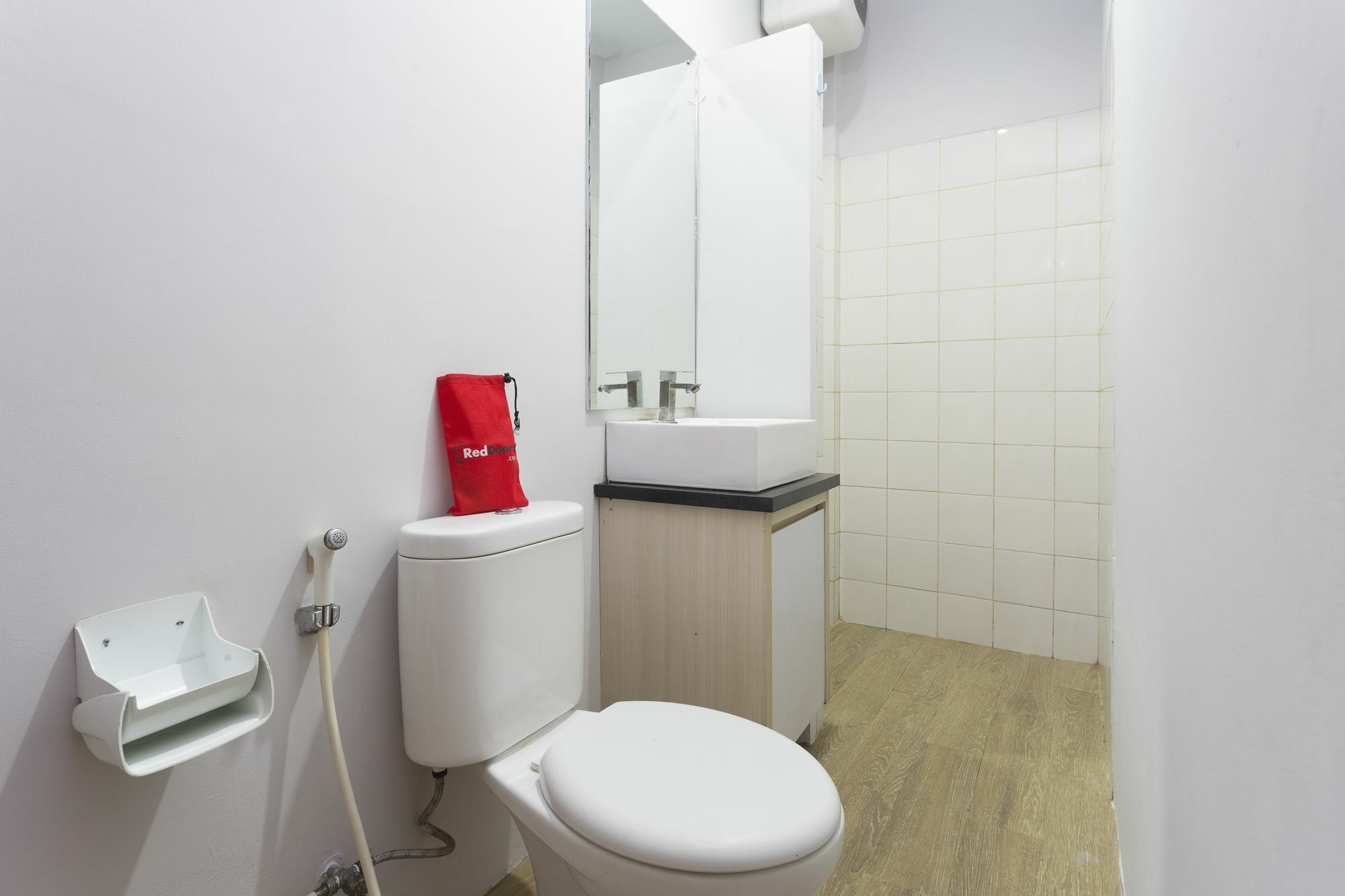 Reddoorz Plus Near Cilandak Town Square 2 Джакарта Экстерьер фото