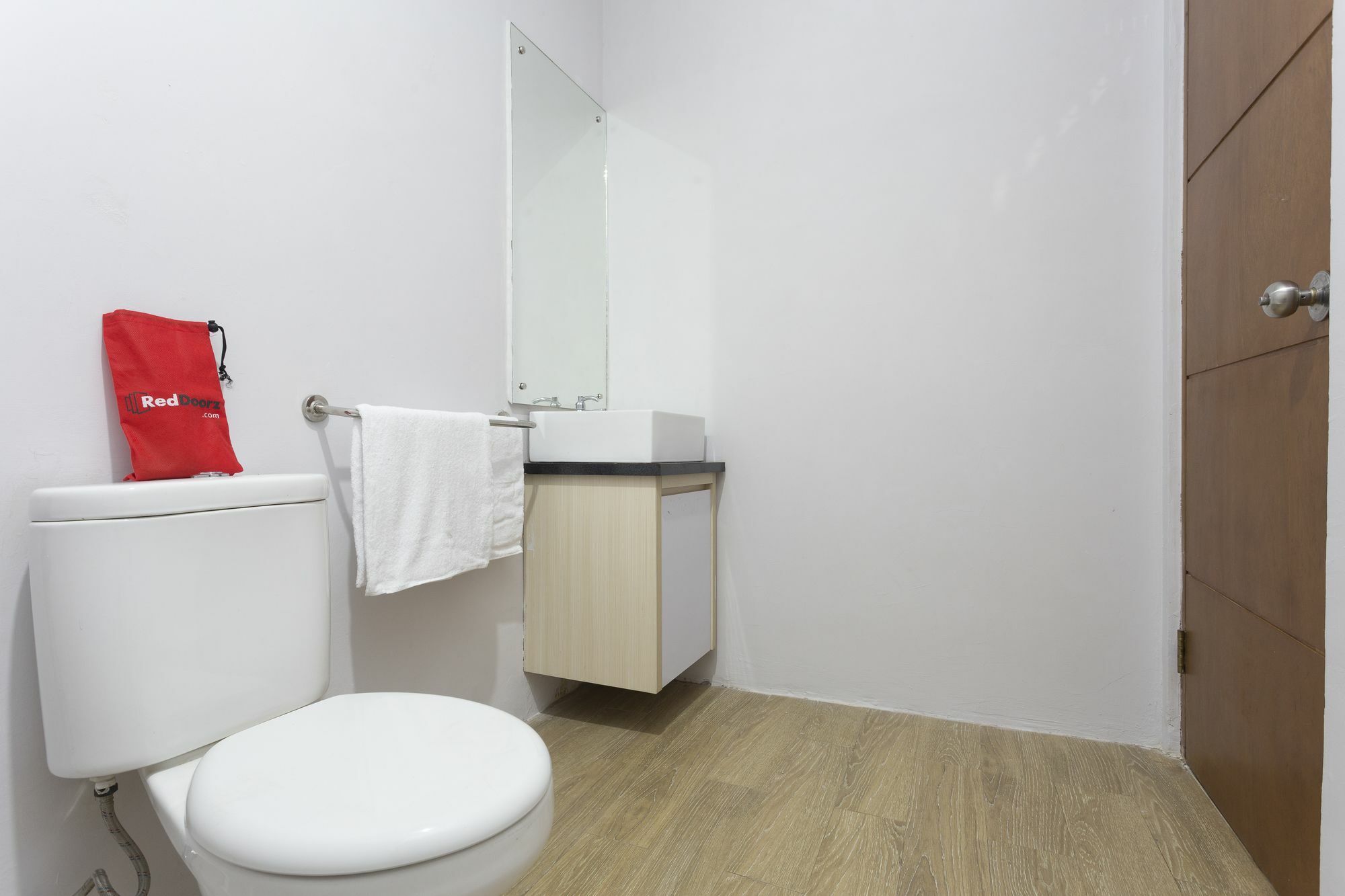 Reddoorz Plus Near Cilandak Town Square 2 Джакарта Экстерьер фото