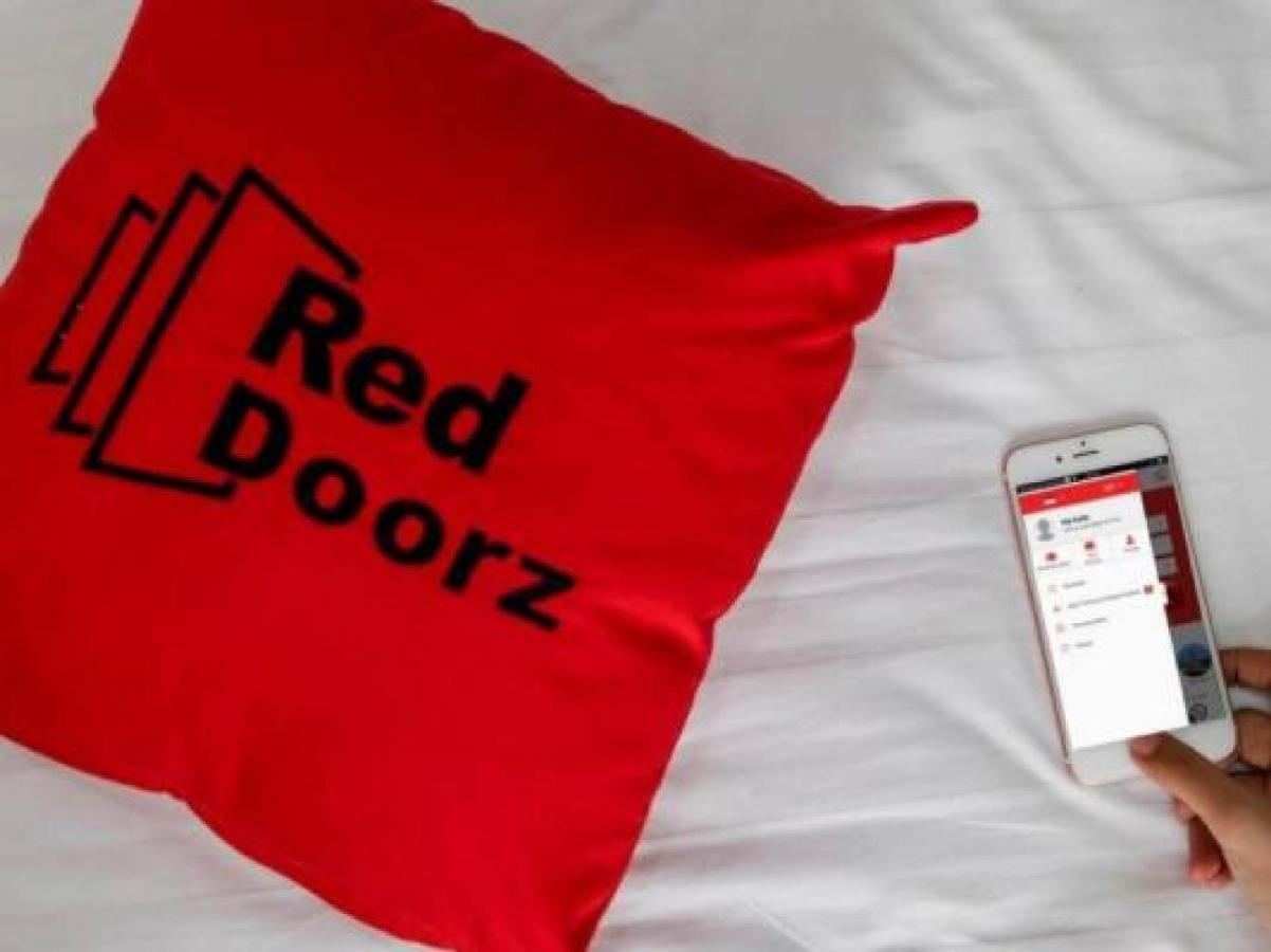 Reddoorz Plus Near Cilandak Town Square 2 Джакарта Экстерьер фото